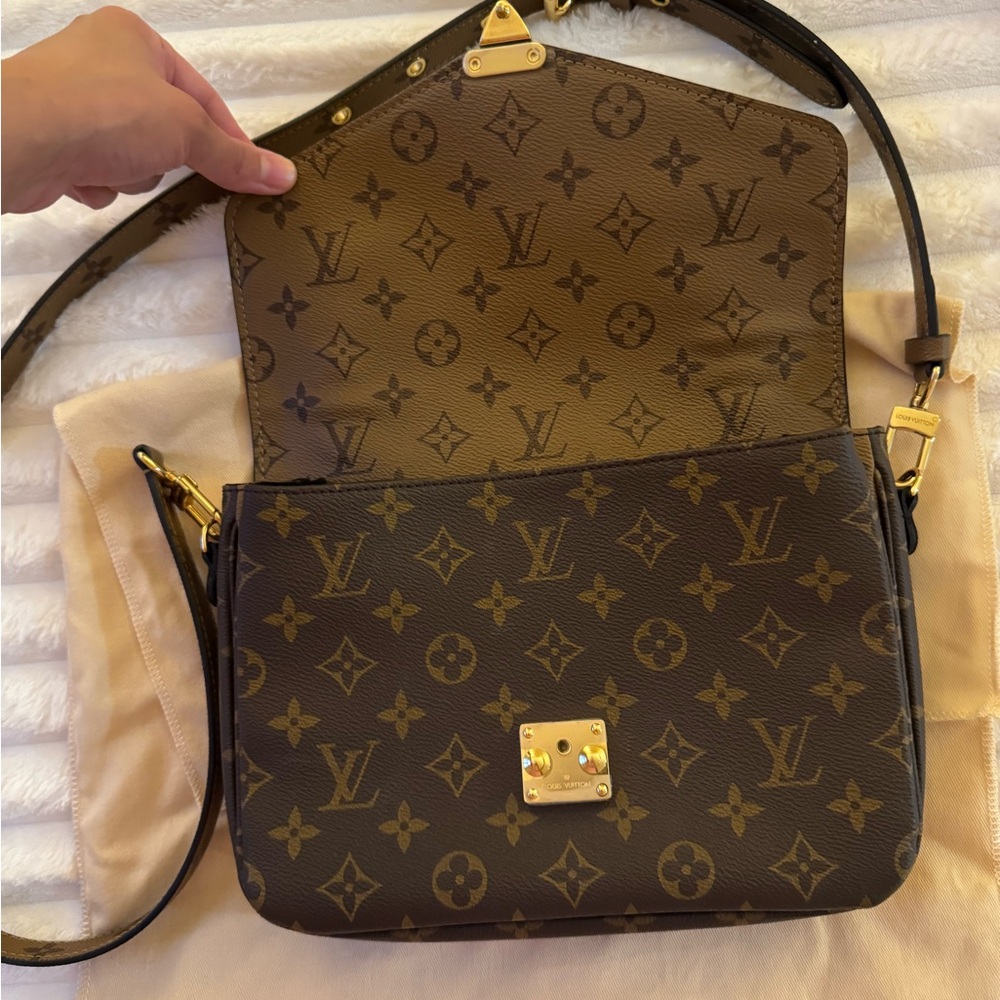Louis Vuitton Pochette Métis Bag - Picture 11 of 16